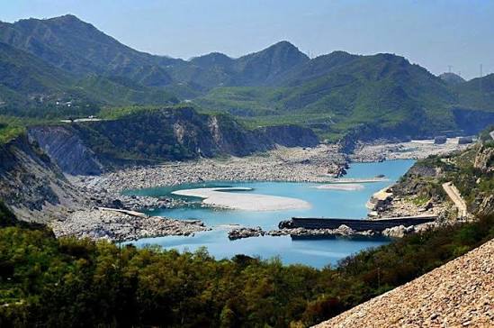 Tarbela Lake and mountains seen from the Darwaza ridge